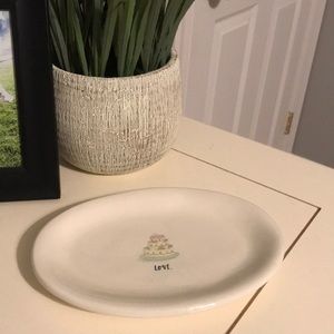 Rae Dunn “Love” plate